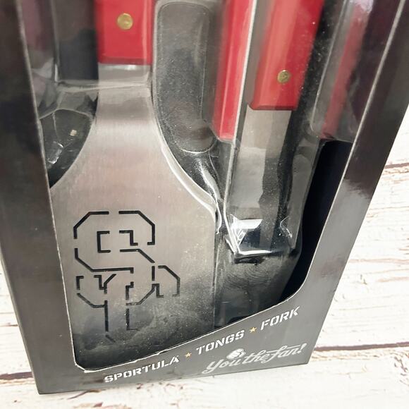 USC TROJANS Spirit Series 3-Piece BBQ Grill Set - Picture 3 of 5
